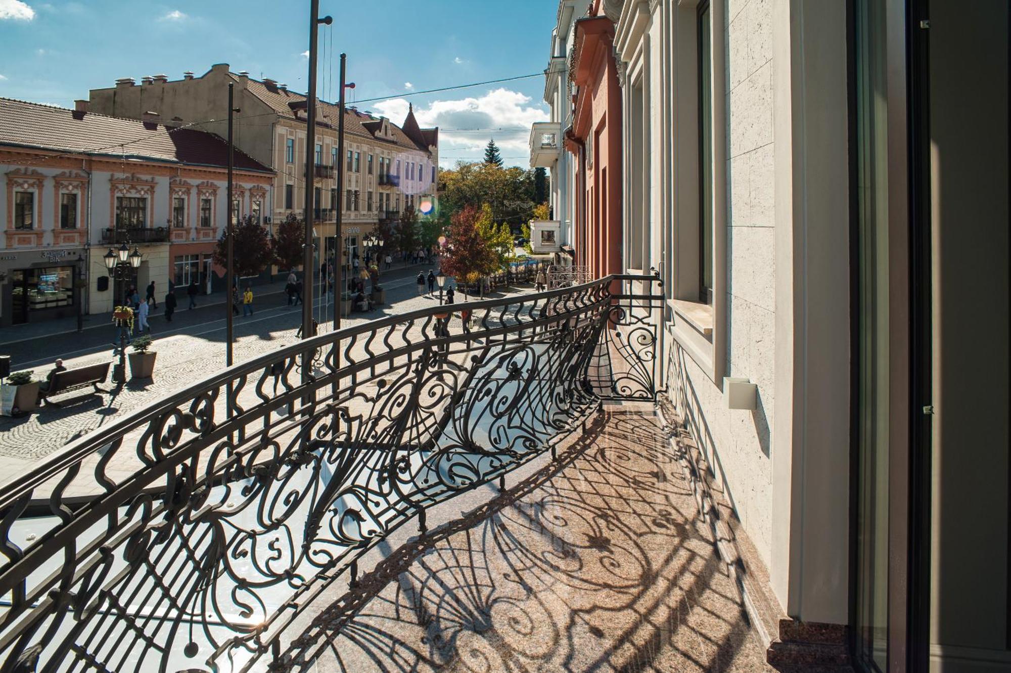 Old Continent Hotel Oezjhorod Buitenkant foto